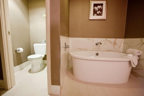 DoubleTree by Hilton Midland Plaza - image 37