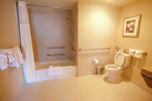 DoubleTree by Hilton Midland Plaza - image 40