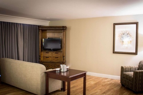 DoubleTree by Hilton Midland Plaza - image 5