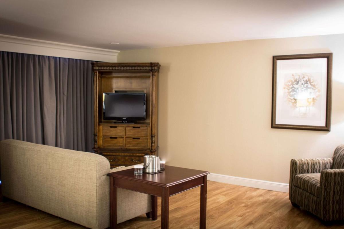 DoubleTree by Hilton Midland Plaza - image 5