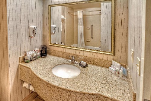 Hampton Inn Midland - image 13