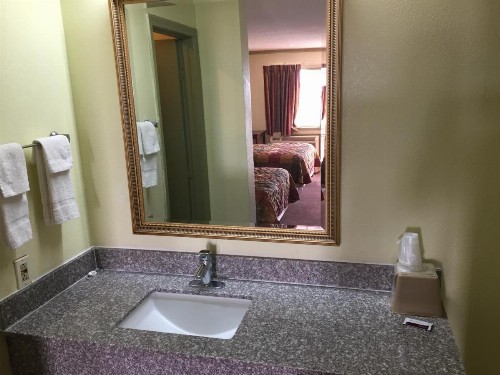 Victorian Inn Midland - image 18