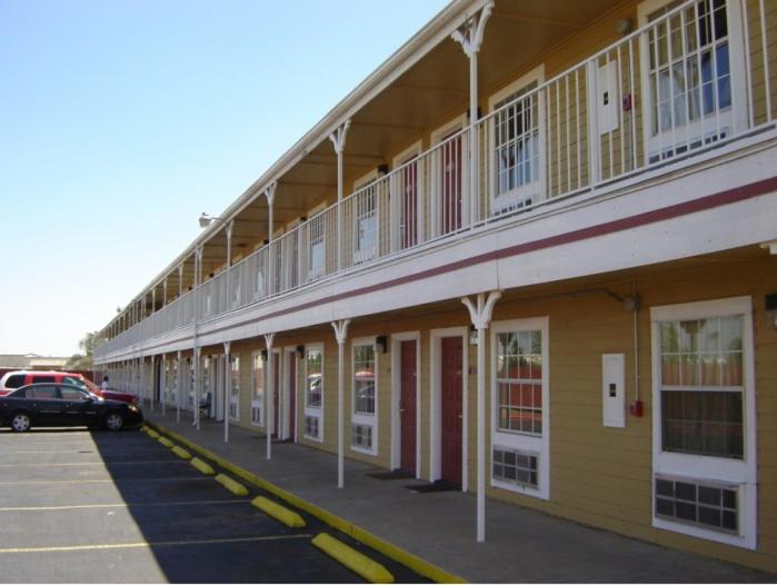 Victorian Inn Midland - image 5