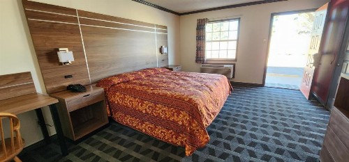 Victorian Inn Midland - image 8