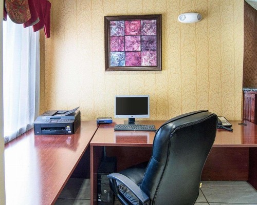 Quality Inn Midland - image 12