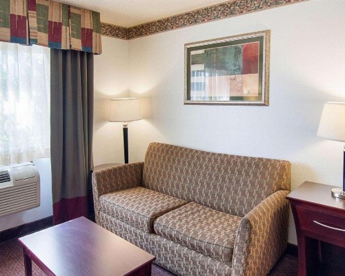 Quality Inn Midland - image 13