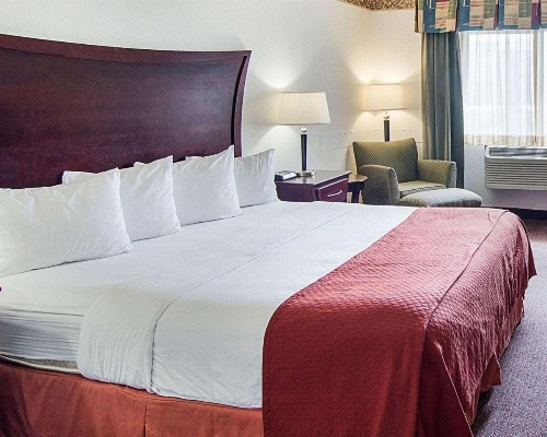 Quality Inn Midland - image 22