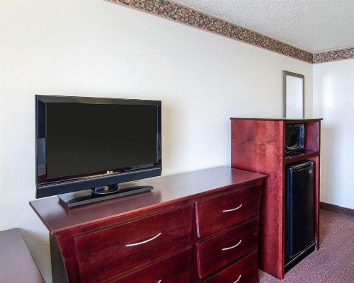 Quality Inn Midland - image 23