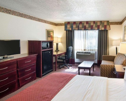 Quality Inn Midland - image 24