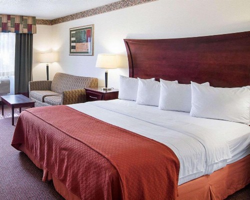 Quality Inn Midland - image 26