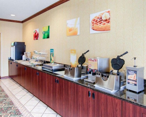 Quality Inn Midland - image 27