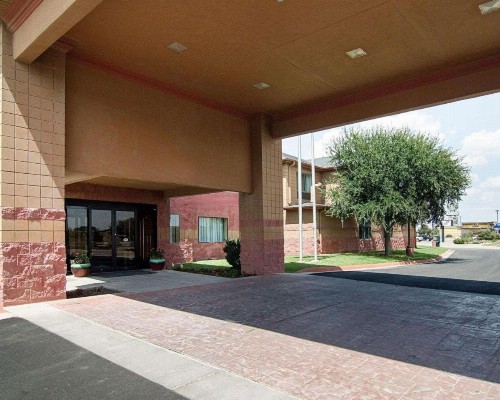 Quality Inn Midland - image 9