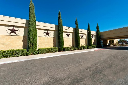 Grand Texan Hotel and Convention Center - image 2