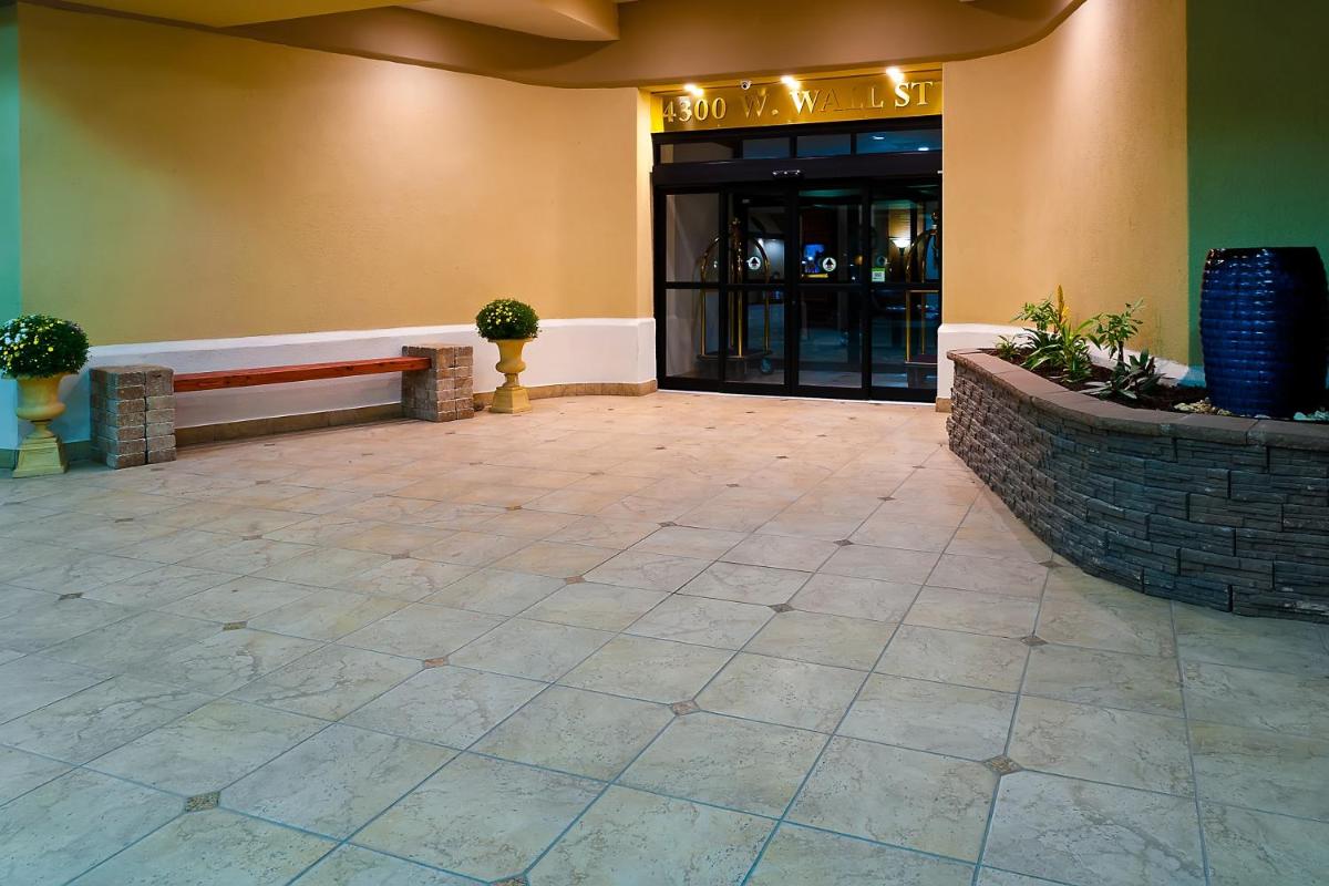 Grand Texan Hotel and Convention Center - image 4