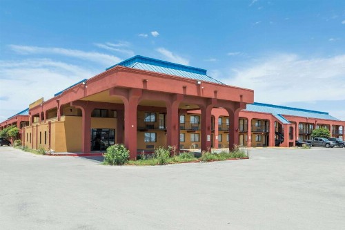 Days Inn by Wyndham Midland - image 1