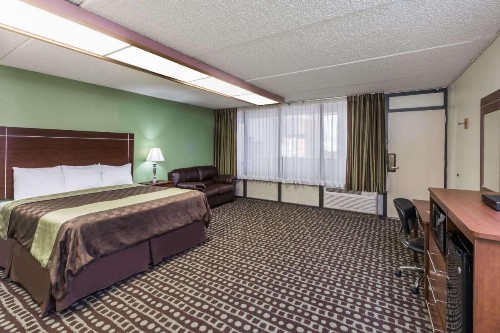 Days Inn by Wyndham Midland - image 10