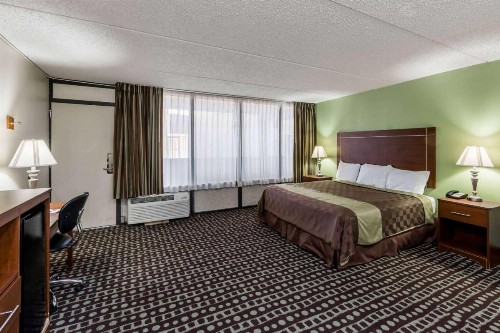 Days Inn by Wyndham Midland - image 11
