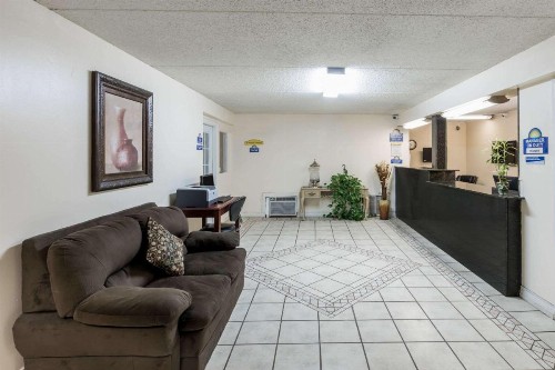 Days Inn by Wyndham Midland - image 2