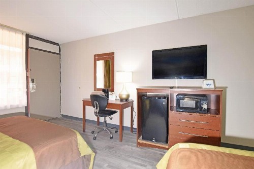 Days Inn by Wyndham Midland - image 23