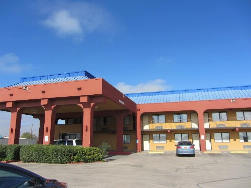 Days Inn by Wyndham Midland - image 25