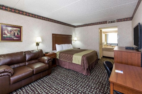 Days Inn by Wyndham Midland - image 7