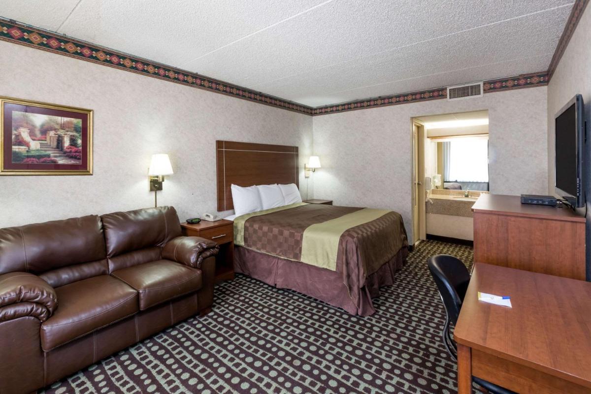 Days Inn by Wyndham Midland - image 7
