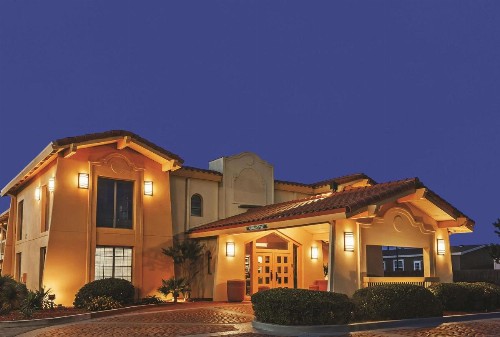 La Quinta Inn by Wyndham Midland - image 1