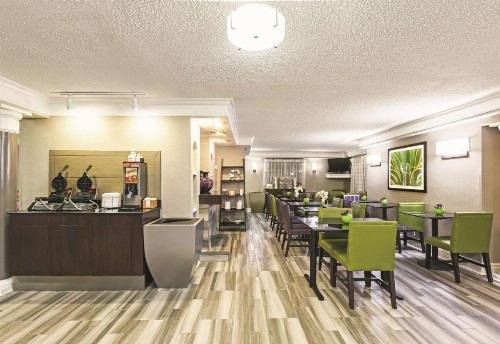 La Quinta Inn by Wyndham Midland - image 16