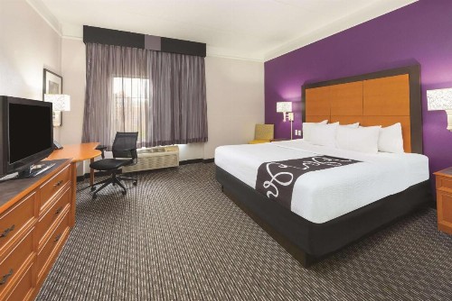 La Quinta Inn by Wyndham Midland - image 17