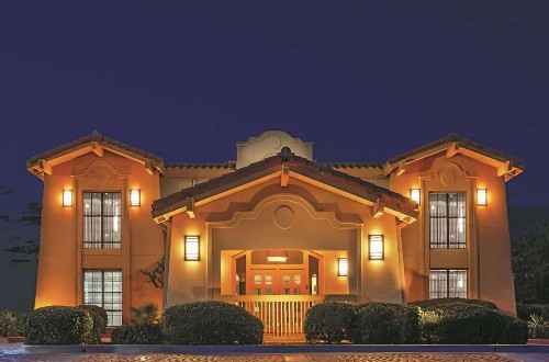 La Quinta Inn by Wyndham Midland - image 21