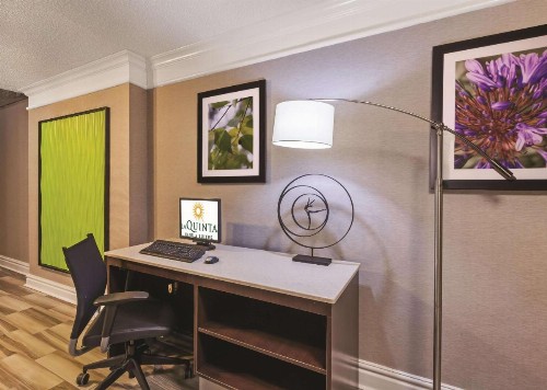 La Quinta Inn by Wyndham Midland - image 3