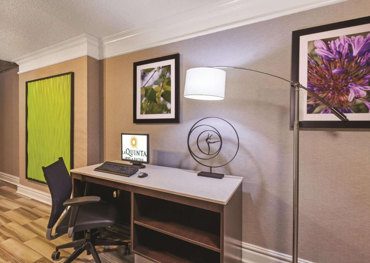La Quinta Inn by Wyndham Midland - image 3