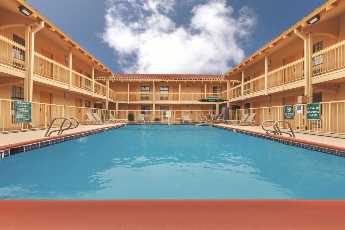 La Quinta Inn by Wyndham Midland - image 6