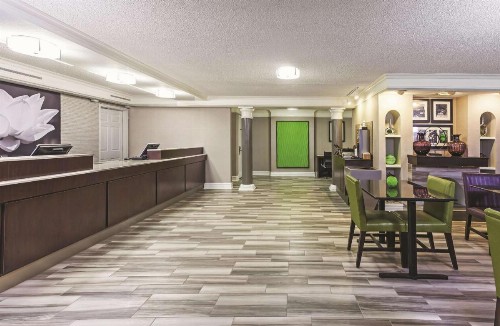 La Quinta Inn by Wyndham Midland - image 9