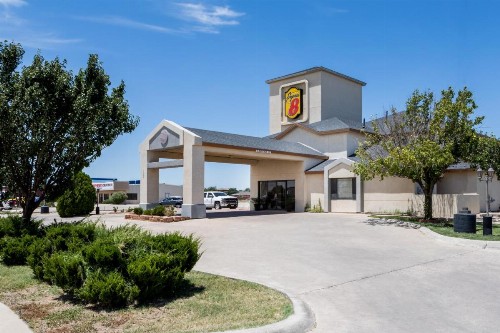 Super 8 by Wyndham Midland - image 13