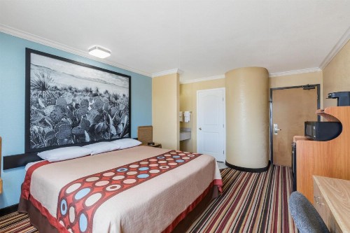 Super 8 by Wyndham Midland - image 25