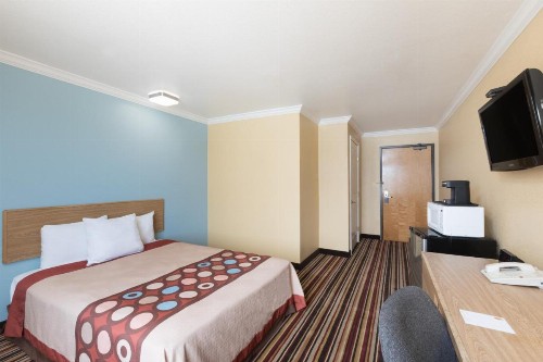 Super 8 by Wyndham Midland - image 27