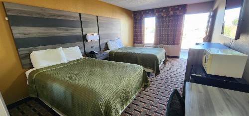 Super 7 Inn - image 13
