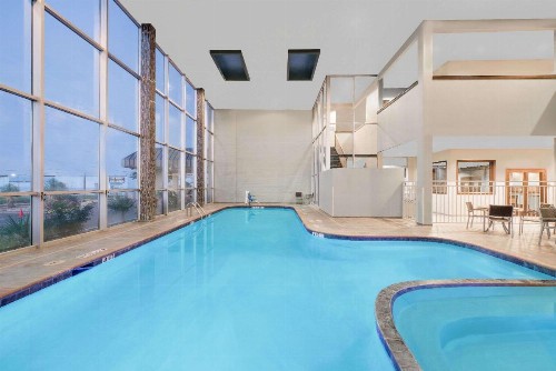 Wyndham Garden - image 3