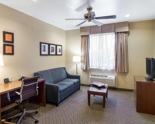 Quality Suites Midland - image 10
