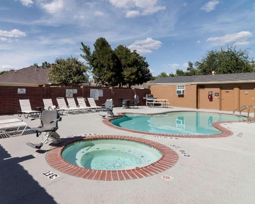 Quality Suites Midland - image 15