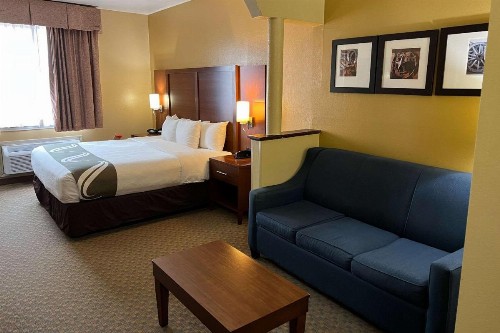 Quality Suites Midland - image 23