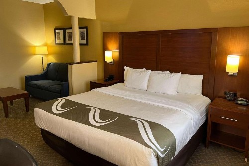 Quality Suites Midland - image 24