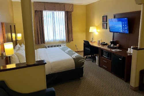 Quality Suites Midland - image 25
