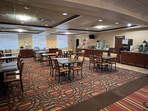 Quality Suites Midland - image 43