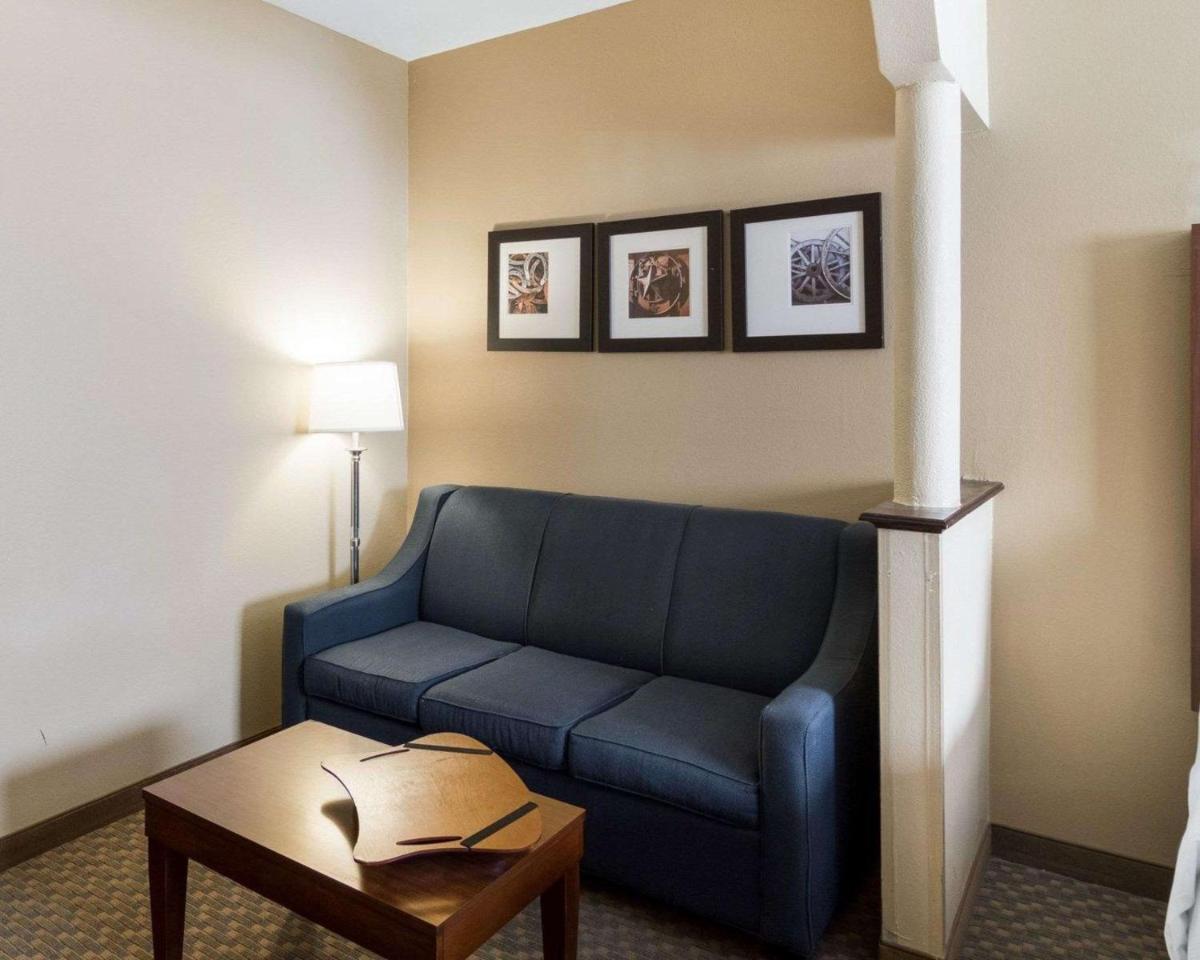Quality Suites Midland - image 5