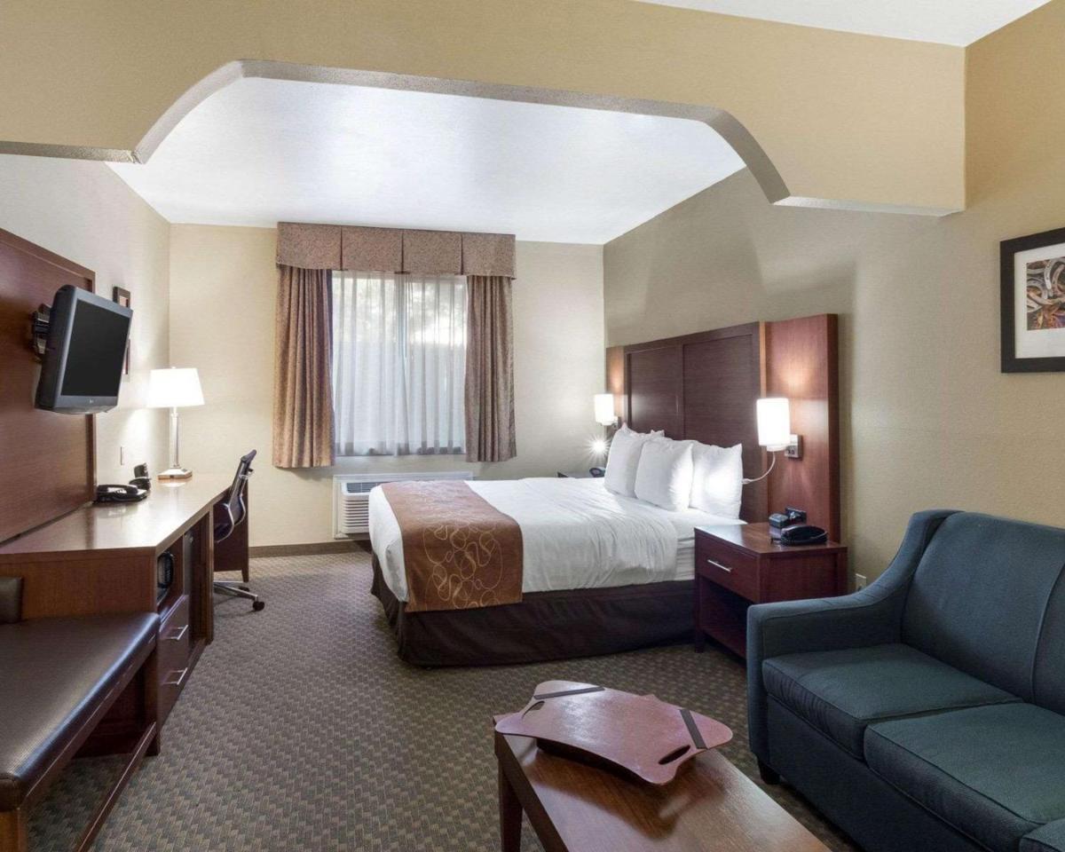 Quality Suites Midland - image 7