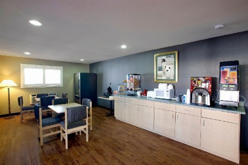 Americas Best Value Inn Midland - image 6