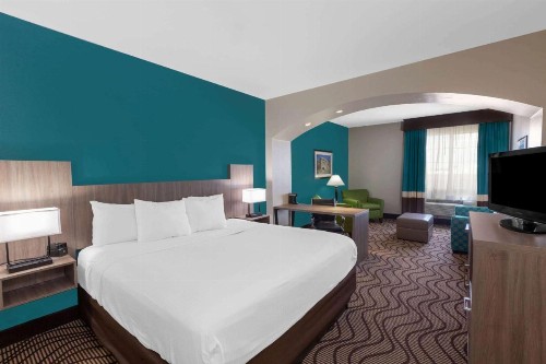 La Quinta by Wyndham Midland North - image 18