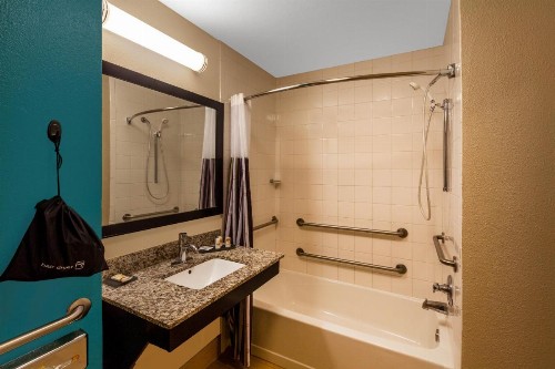 La Quinta by Wyndham Midland North - image 32